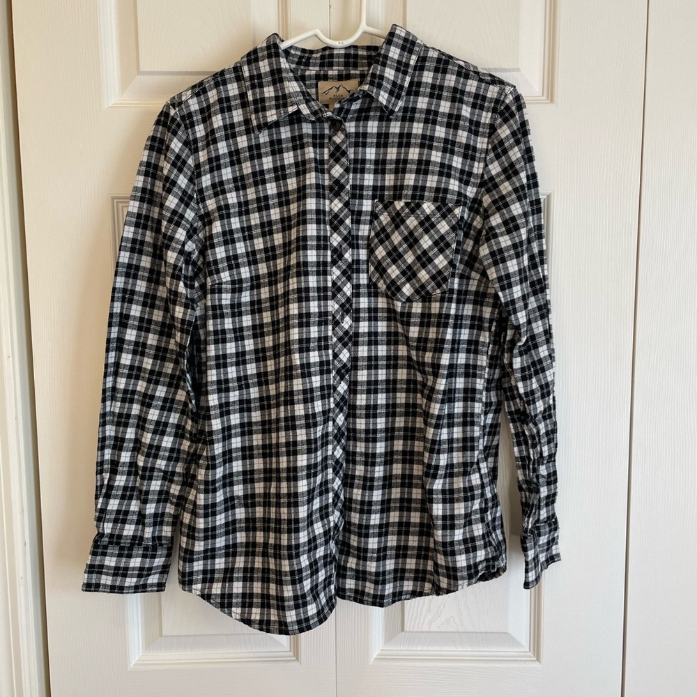 Blue Mountain Women’s Black and White Soft Button Down Long Sleeve Flannel